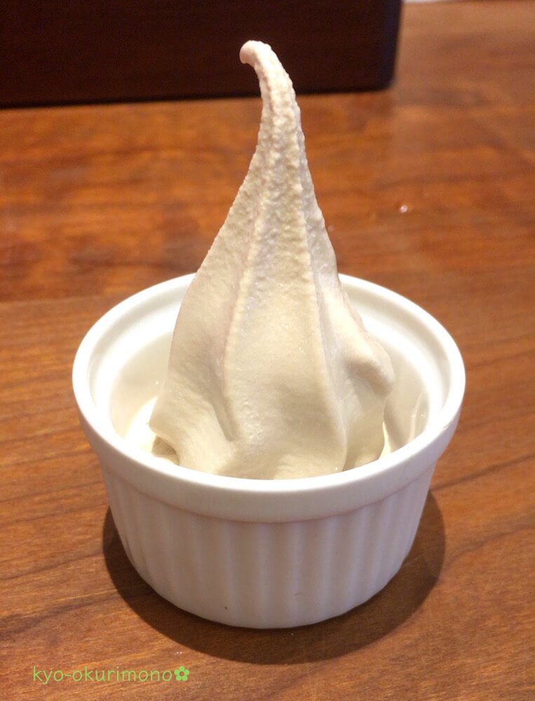 エシェロンティーハウス草津のロイヤルミルクティーソフトクリーム
